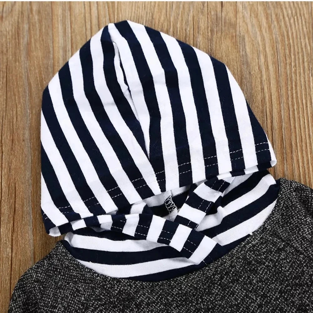 Detailed view of the hood on the Boys’ Black & White Striped Jogging Suit, featuring a trendy striped pattern for added style and warmth.”